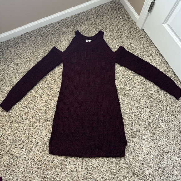Sweater dress with cut outs - Picture 1 of 6